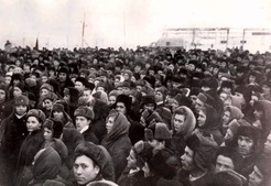 A rally to commemorate the commissioning of Novo-Ishimbayskiy Refinery, 1955