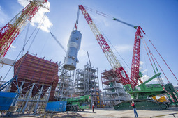 Installation of the large-tonnage equipment at the Catalytic Cracking Complex
