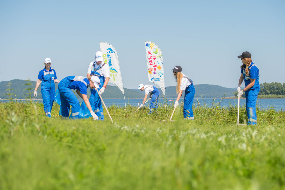 Participants of the Community Cleanup Day at the National Park “Bashkiria”.