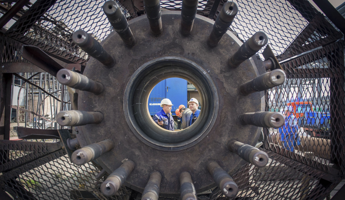 Overhaul works at the ammonia synthesis converter