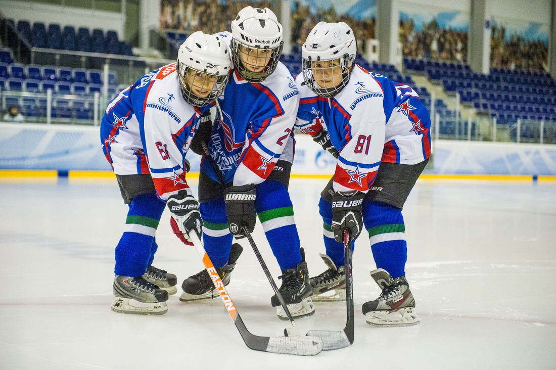 Young hockey players, the trainees of the branch of the Saint-Petersburg SKA Academy